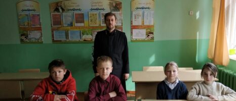 Беседа о Пасхе и книгах с учащимися Новомарковичской школы